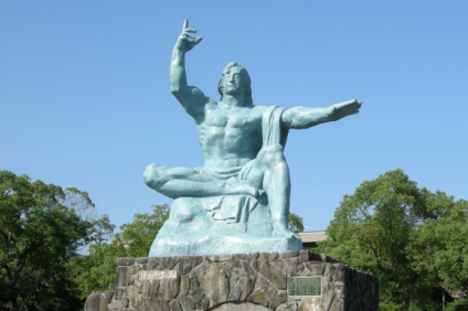 長崎・平和祈念像